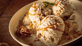 女子誤食含有生鏽釘子的核桃冰淇淋。（示意圖／翻攝自網路）