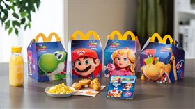 麥當勞APP會員凡使用「韓風香蒜甘醬」系列優惠券，即贈「小杯雪碧」，還有機會獲得限量「蒜你會拍迷你相機」。（圖／麥當勞提供）