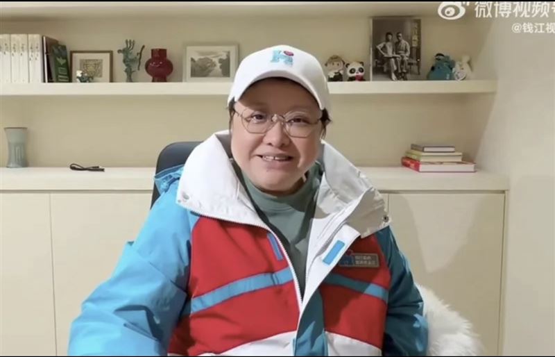韓紅指出自己牙齒牙縫都在。（翻攝自微博）
