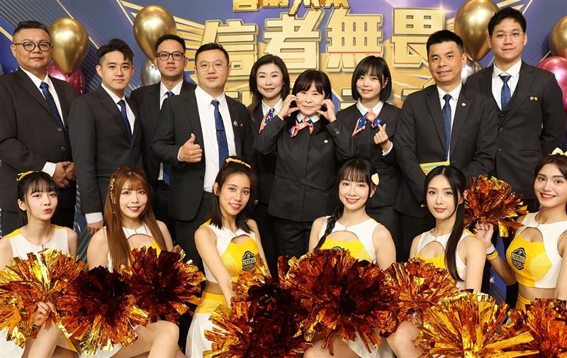 無論面對買方或賣方，陳彥志從不讓客戶買貴或賣便宜，總是用最中肯的建議，幫助客戶做出最適合自己的決定。（圖/陳彥志提供）