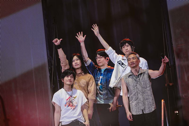 五月天舉辦「回到那一天」25週年巡迴演唱會香港場。（圖／相信音樂提供）