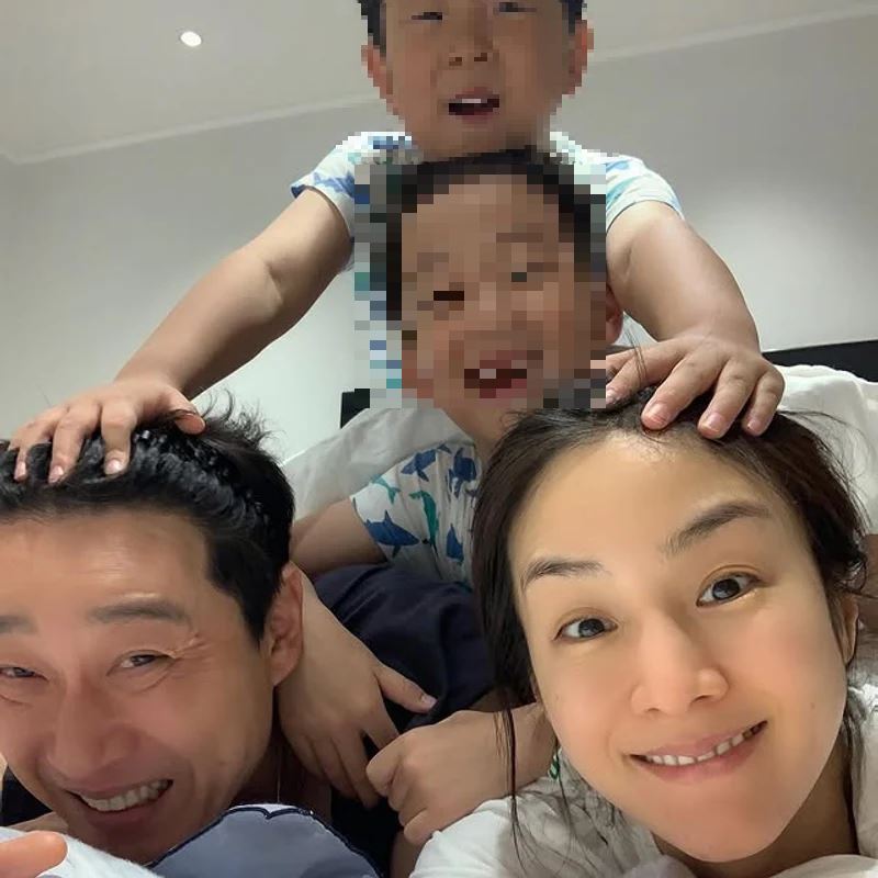 李輝宰(左)沉寂4年回歸節目。(圖/翻攝自IG)