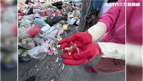 茫茫垃圾海尋「假牙」嬤啃完玉米誤丟垃圾車