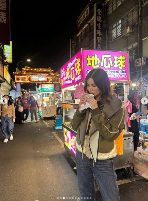 陳靜享用胡椒餅。（圖／翻攝自IG）