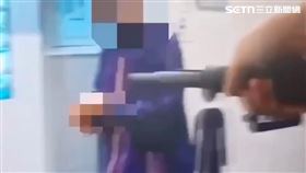 婦人,捷運站,中山站,亮刀,削水果,台北（圖／翻攝畫面）