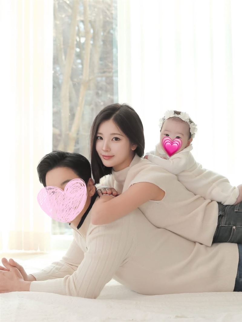 前南韓女團ALICE成員金昭喜首度公開近況，證實已平安生下女兒。（圖／翻攝自IG @s2k1m）