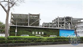 京華城改建原預計今年完工，因爆發弊案至今仍是工地。
