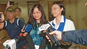 王文洋與呂安妮（右二）分手後，曾因呂安妮讓他見不到兩人所生的兒子，而提起訴訟。