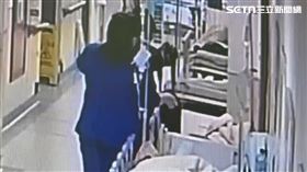 新北,新店,耕莘醫院,醉男,護理師,點滴,手肘,攻擊。（圖／翻攝畫面）