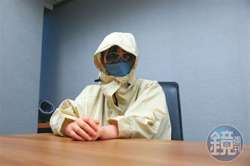 宋女接受本刊專訪，詳細透露和王文洋交往期間的細節，包括自己一開始為了錢，後來卻對總裁暈船的經歷