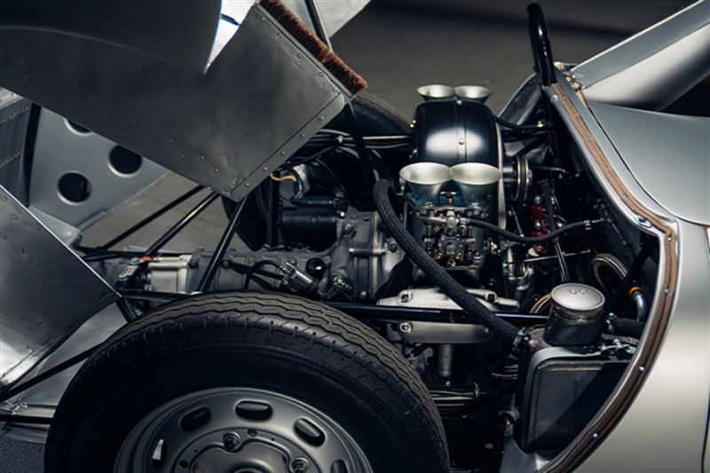 1.5升水平對臥四缸引擎，輸出約135匹馬力。（圖／翻攝RM Sotheby's網站）