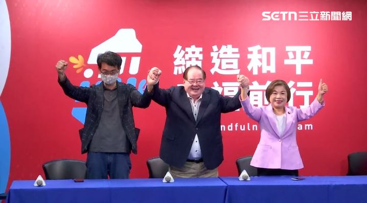 國民黨中央揭曉台中市長初選，勝出的江啟臣沒到場，由輸掉初選的立委楊瓊瓔和副主席李乾龍等人展現團結（圖／翻攝畫面）