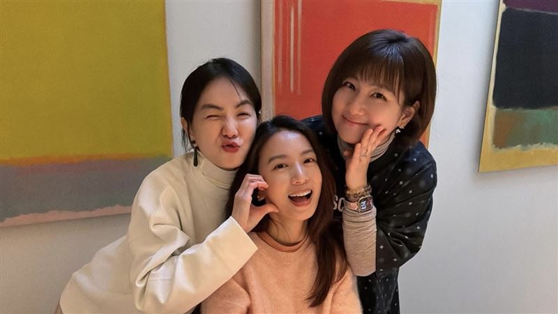 S.H.E合體慶Hebe43歲生日!三人凍齡如少女