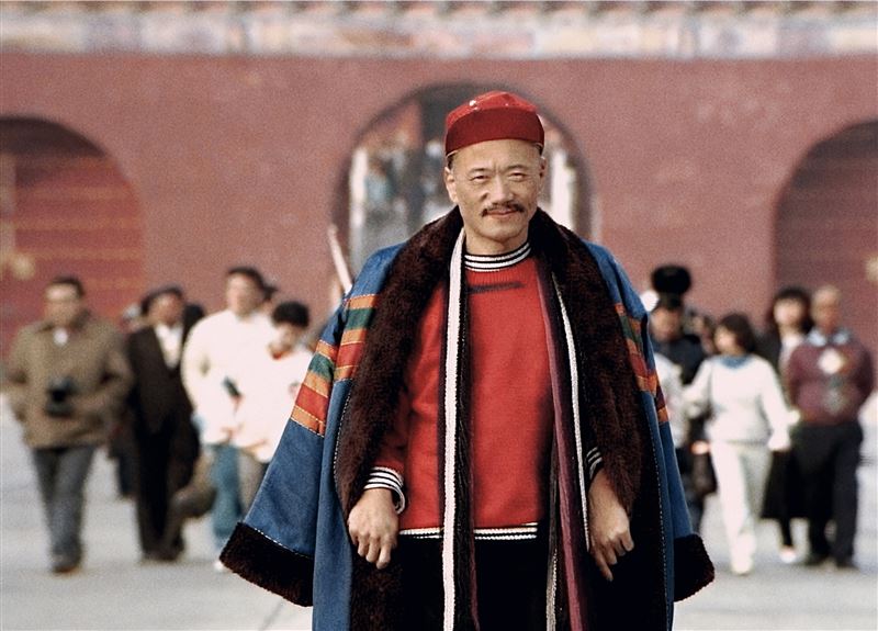 凌峰在故宮門前拍照。(圖/台灣優質生命協會提供)