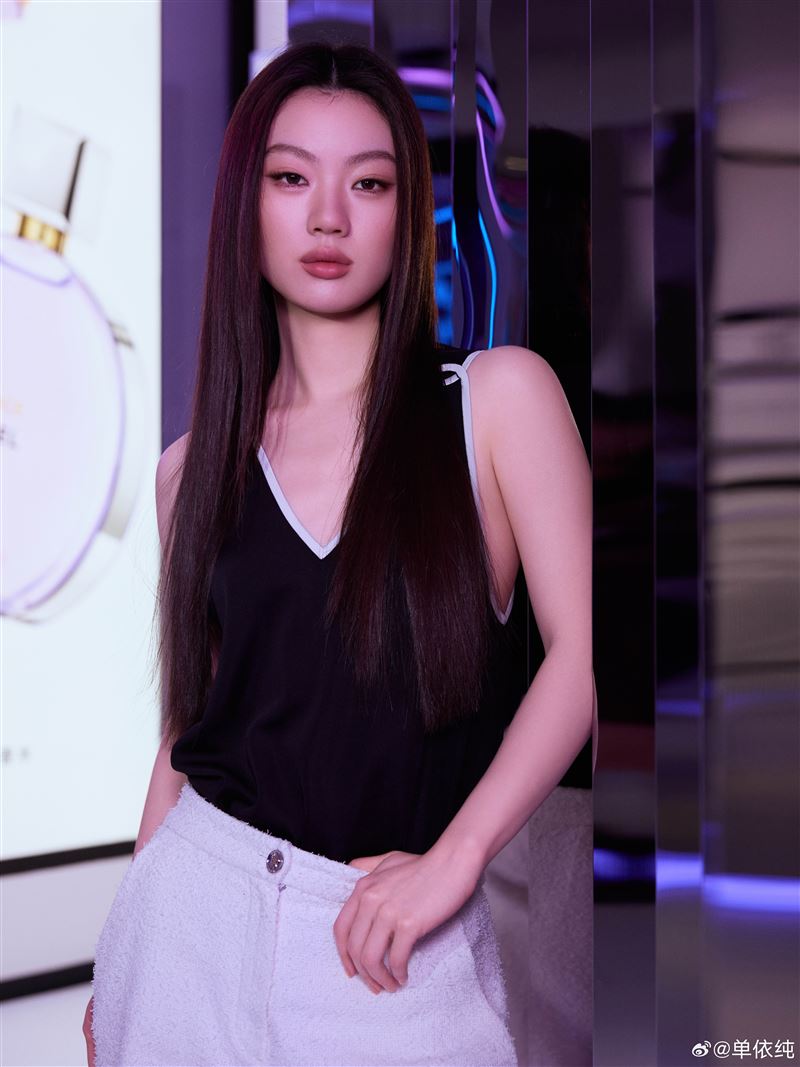 單依純與李榮浩的版權風波持續延燒。（圖／翻攝自單依純微博）