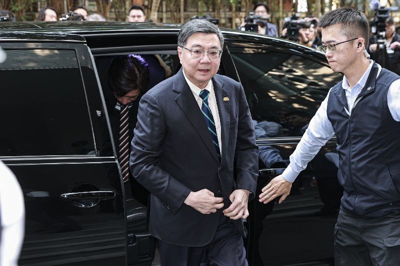 卓榮泰赴立院施政總質詢立法院會31日繼續進行施政總質詢，行政院長卓榮泰（左）上午率部會首長列席備詢。（圖／中央社）