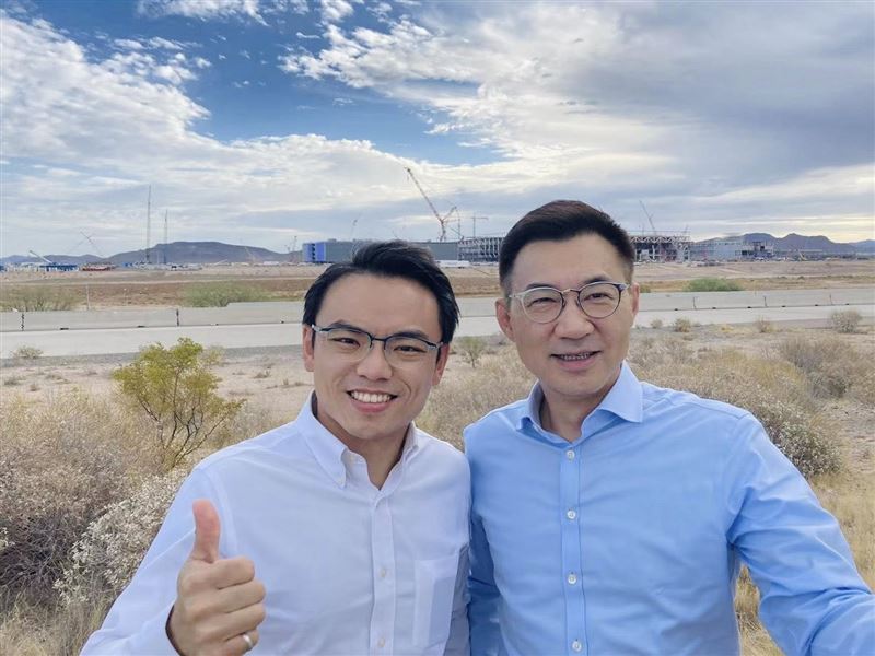 洪孟楷（左）說，是在地、更國際！江啟臣（右）出線參選台中市長，14年磨一劍，準備好了！（圖／翻攝自洪孟楷臉書）