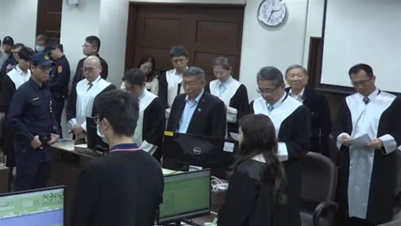 柯文哲聽到17年「瞬間表情」畫面曝光