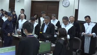 柯文哲聽到17年「瞬間表情」畫面曝光