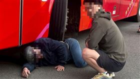 遊覽車,苗栗,車禍,機車(圖/翻攝畫面)