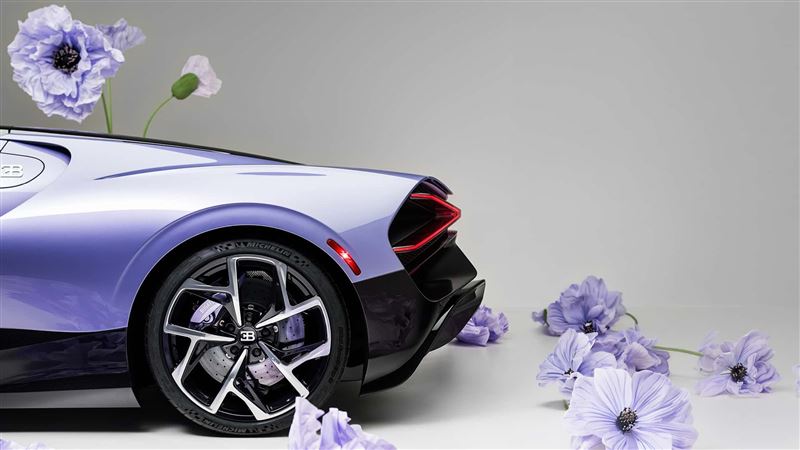 車身採用專屬「薰衣草紫」塗裝。(圖/翻攝Bugatti網站)