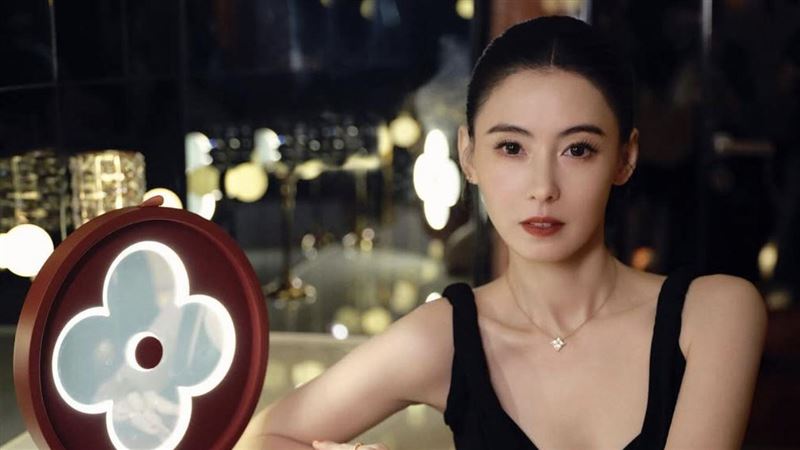 張柏芝飛西班牙陪兒比賽「鋪垃圾袋睡覺」