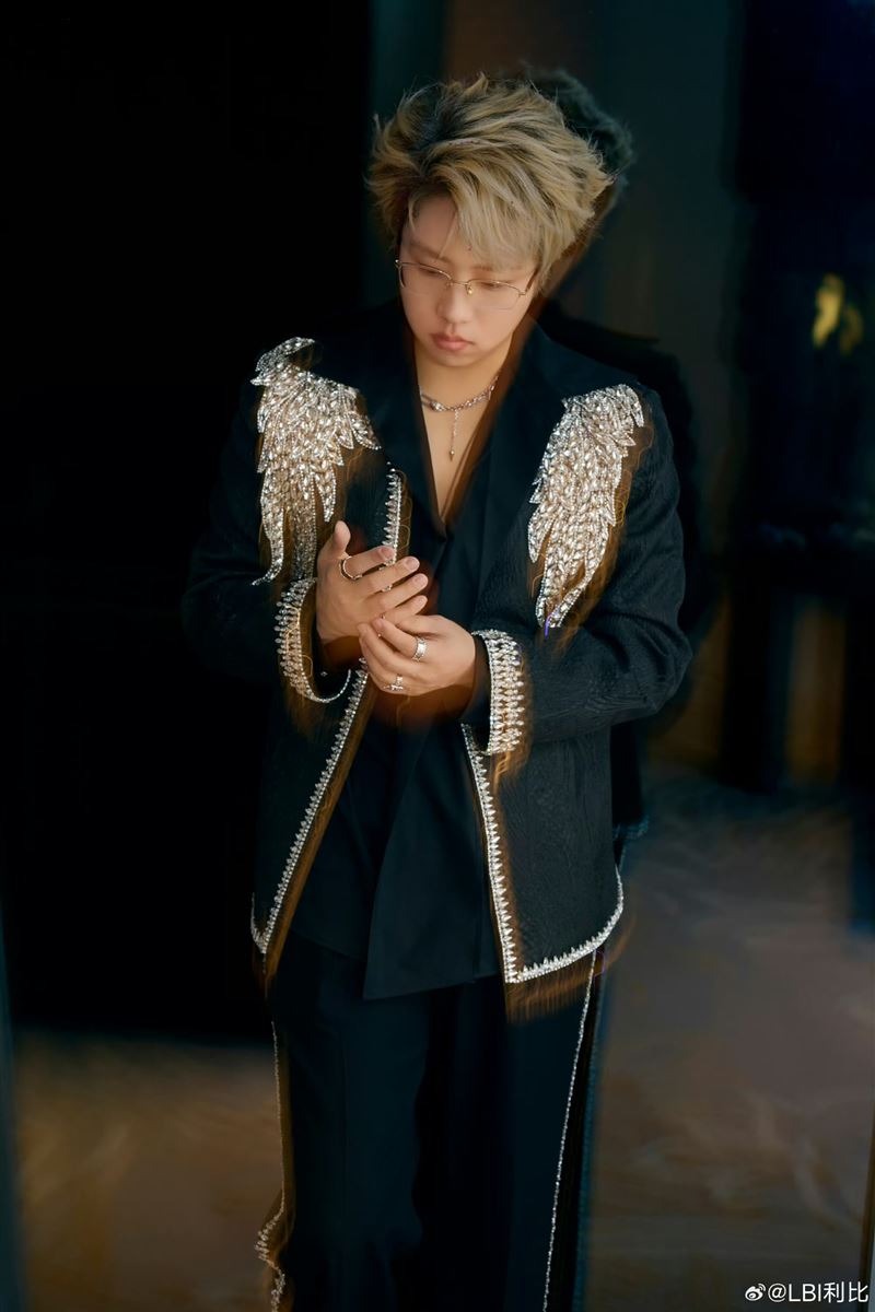 LBI利比以一首〈跳樓機〉爆紅。（圖／翻攝自 LBI利比 微博）