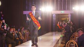 無論面對買方或賣方，陳彥志從不讓客戶買貴或賣便宜，總是用最中肯的建議，幫助客戶做出最適合自己的決定。（圖/陳彥志提供）