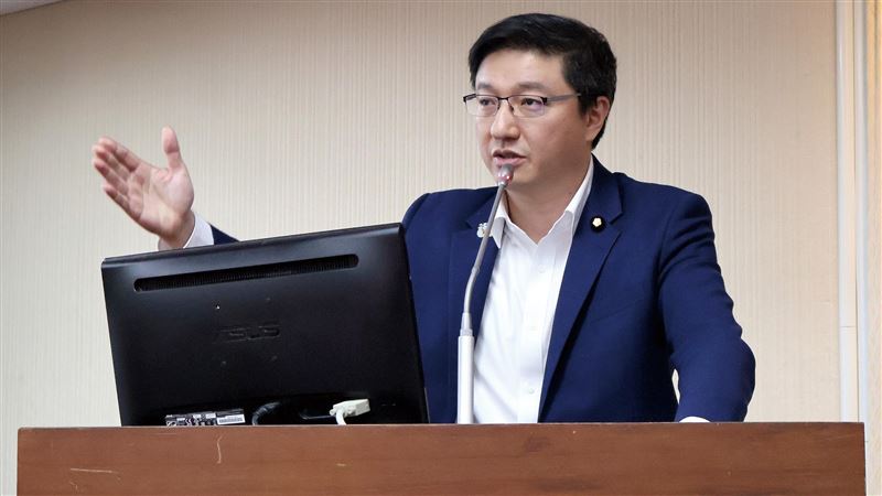 國民黨立委張智倫身家驚人，夫妻坐擁台、美共計111筆土地。（圖／翻攝自張智倫臉書）