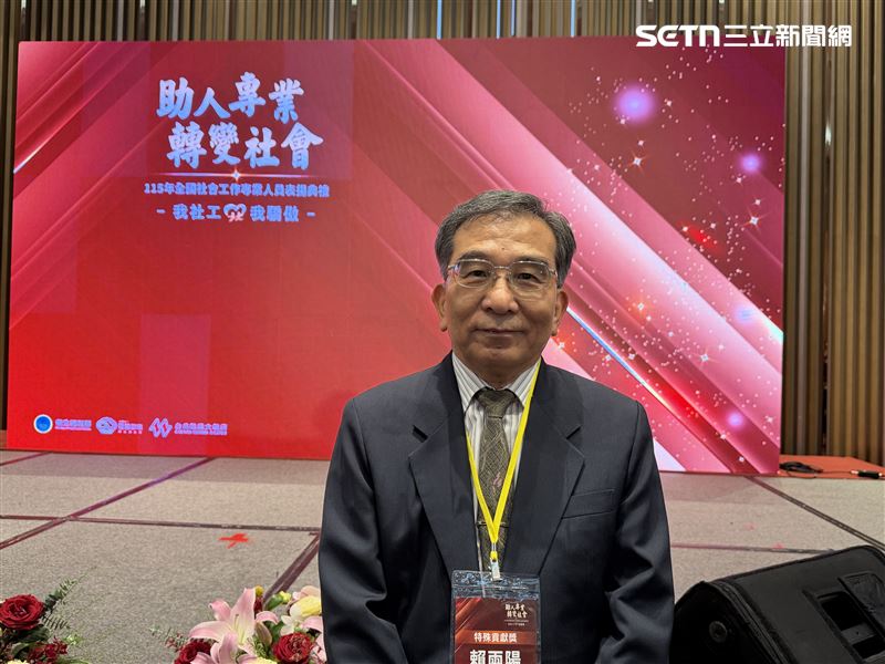 獲得「特殊貢獻獎」的退休教授賴兩陽。(圖/記者蔣季容攝影)