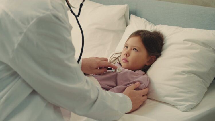 RSV非感冒！重症致死率比流感高　醫提9大族群要當心，疫苗、預防這樣做。（圖／醫健新聞網提供）