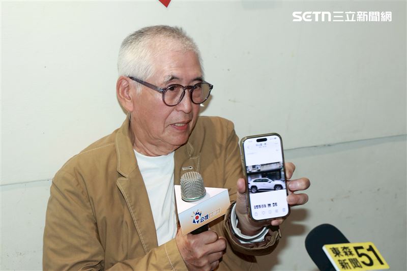 柯一正家門口今又遭車輛擋道。（圖／記者鄭孟晃攝影）