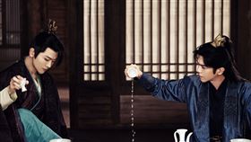 第二季演員張若昀（右）與郭麒麟（左）。（圖／中視提供）