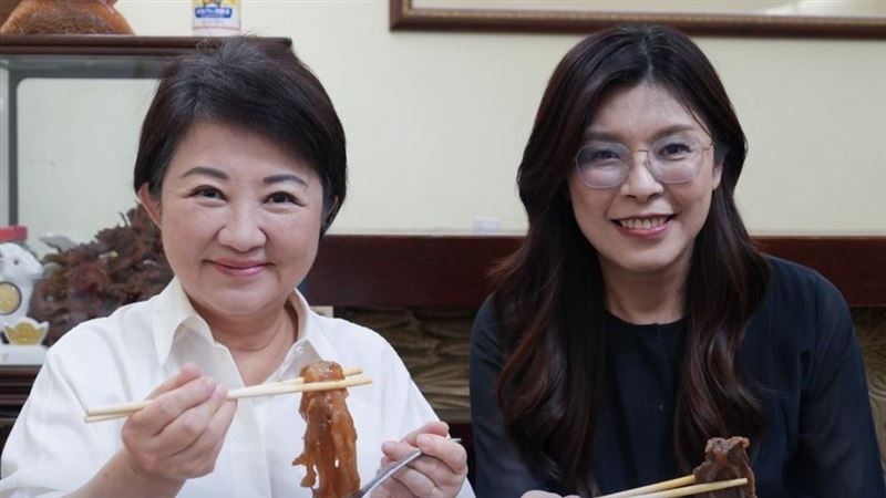 盧秀燕(左)專訪談軍購，隨後鄭麗文(右)宣布訪中。（圖／翻攝自鄭麗文臉書）