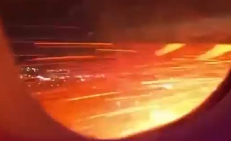 達美航空一架航班日前從巴西機場起飛，引擎卻突然起火燃燒。（圖／翻攝自X平台）