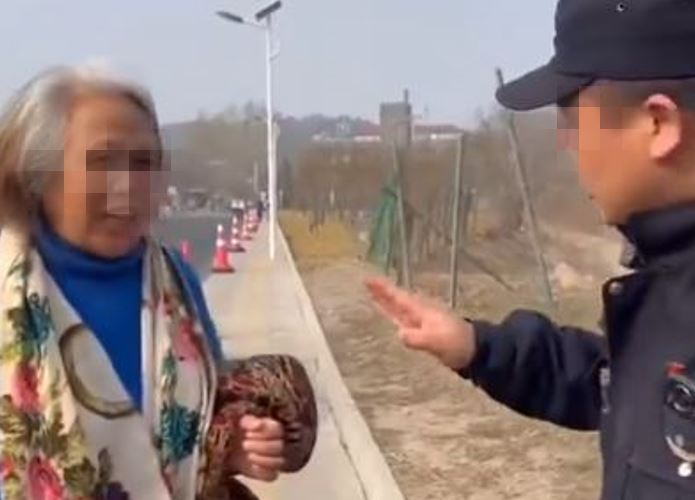 大陸維權人士只因給楊佳掃墓，就被北京公安拘留。（圖／翻攝自X平台）