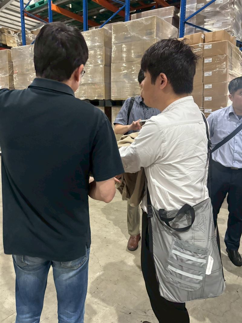 為防範業者不法囤積塑料、製品或囤積、哄抬價格，法務部召集跨部會「物價聯合稽查小組」執行稽查。(圖／法務部提供)