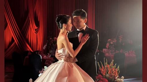 孔令奇宣佈結婚！老婆身份曝光是大馬名媛