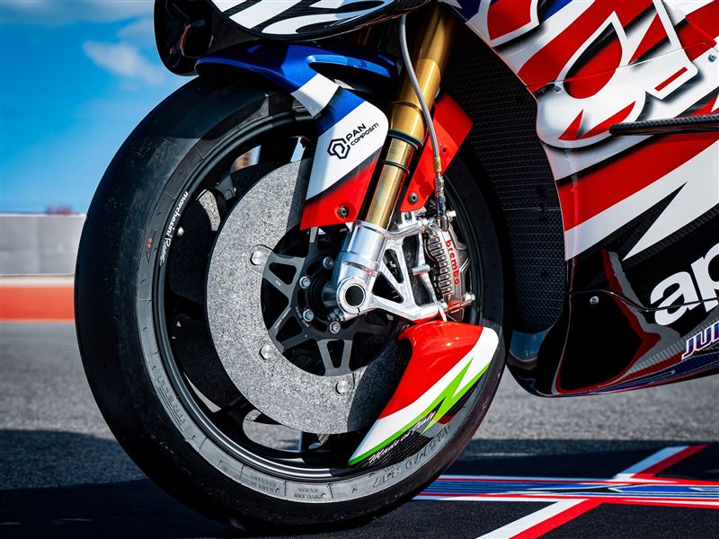 配備全碳纖維煞車系統。(圖/翻攝Aprilia網站)