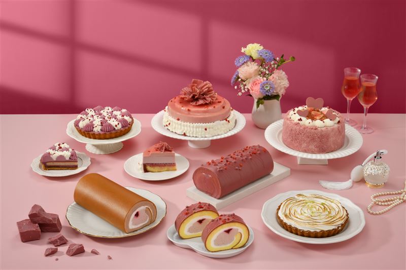 選用全球第四種巧克力，亞尼克將天然夢幻的粉紅色澤與莓果香，化成母親節的浪漫華麗元素，獻上紅寶石巧克力系列饗宴。（圖／品牌業者提供）