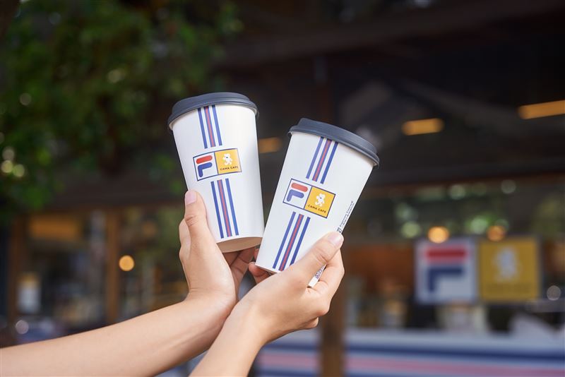 CAMA CAFE攜手FILA，共創跨界聯名檔期「義式能量場」，推出三款聯名飲品。（圖／品牌業者提供）