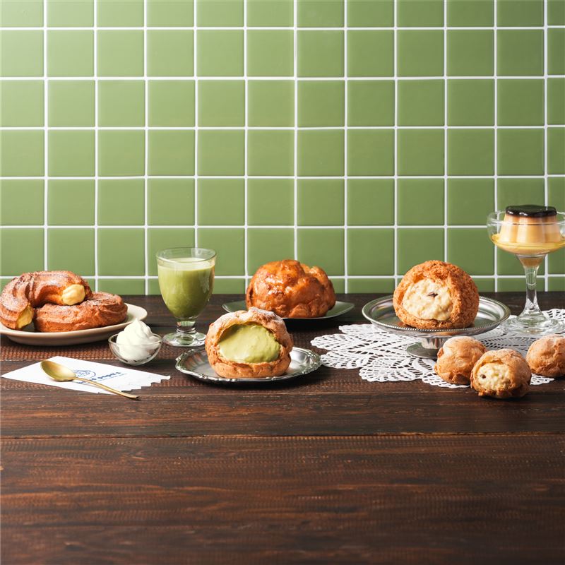 beard papa's 4月推出限定抹茶生乳口味&amp;布丁口味泡芙，奶味抹茶與香甜布丁活潑多層次滋味。（圖／品牌業者提供）