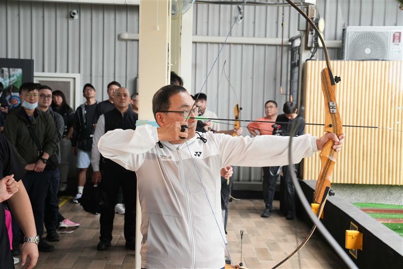 《115全障運》新北強化場館共融設施，特教生體驗射箭為賽會暖身。（圖／新北市政府提供）