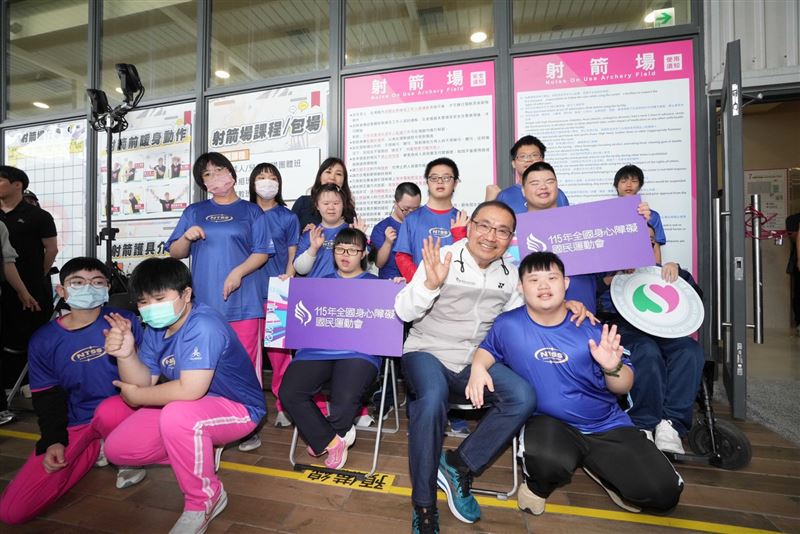 《115全障運》新北強化場館共融設施，特教生體驗射箭為賽會暖身。（圖／新北市政府提供）