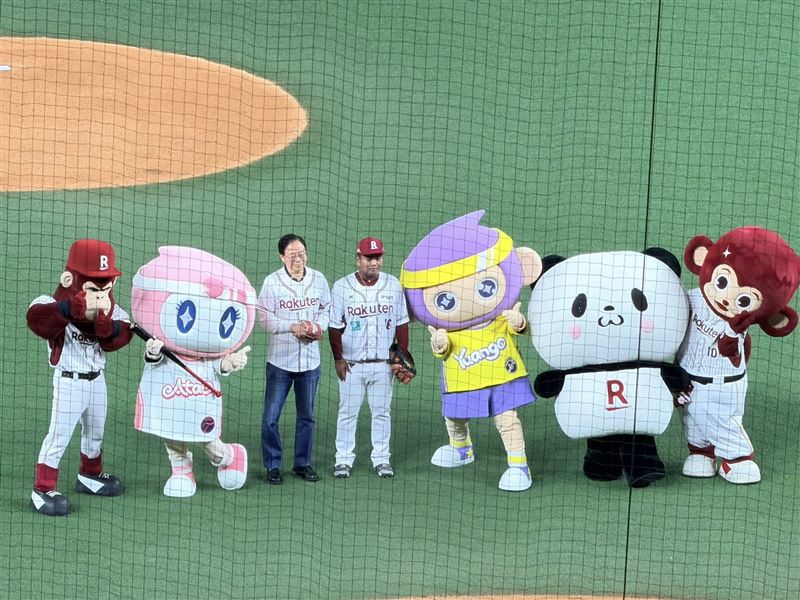 桃園市長張善政日前到大巨蛋參加職棒開幕賽。（圖／翻攝自臉書）