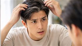 少年白,白髮,老化。（圖／AI製圖）