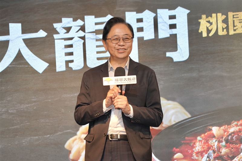 福容推剁椒魚頭煲，桃園特色入菜一鍋三吃兩千有找。（圖／福容大飯店提供）