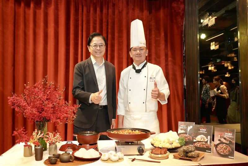 福容推剁椒魚頭煲，桃園特色入菜一鍋三吃兩千有找。（圖／福容大飯店提供）