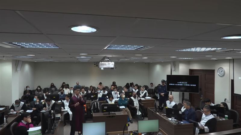 柯文哲在庭上砲轟檢察官「真的很邪惡」,檢察官正面回擊博得滿堂彩。(圖/翻攝自台北地方法院YouTube頻道)