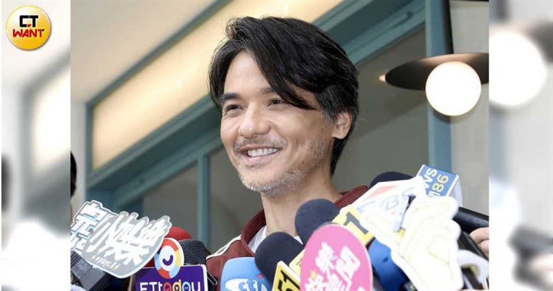 馮德倫為《Bucket Man》獻唱宣傳曲，想起上回發音樂作品，竟碰上921大地震。（圖／侯世駿攝）